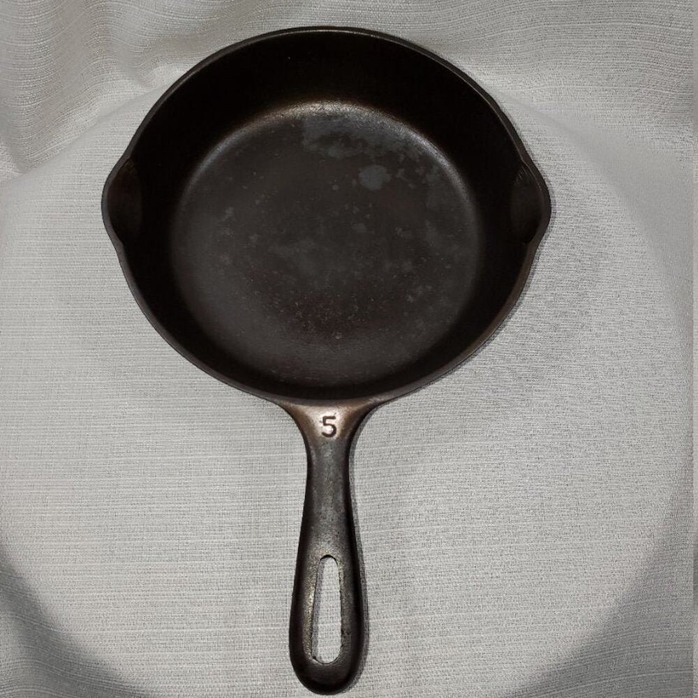 Vintage Unmarked #5 Wagner Cast Iron Skillet - Circa 1960's